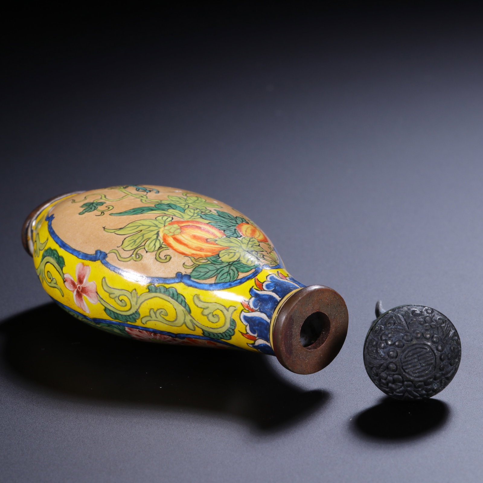 CHINESE ENAMELED SNUFF BOTTLE - 7