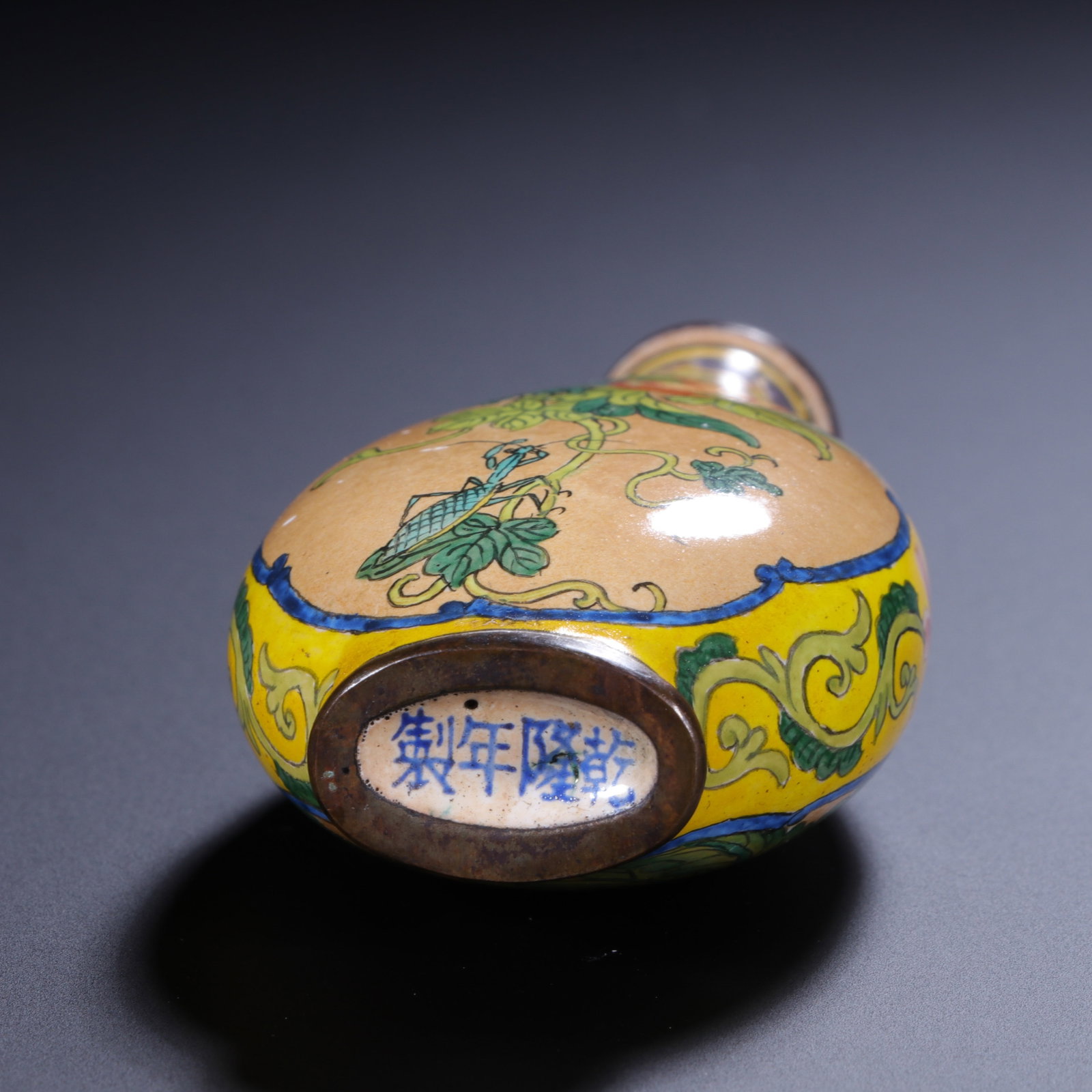 CHINESE ENAMELED SNUFF BOTTLE - 8