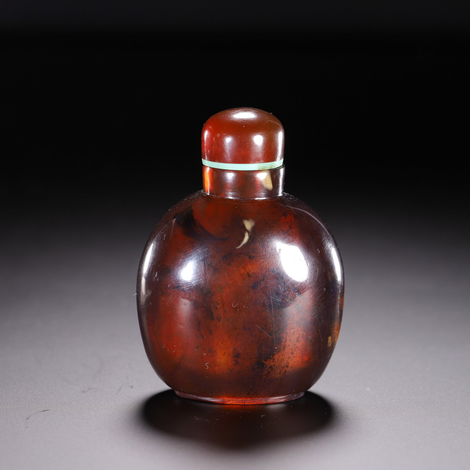 A CHINESE AMBER SNUFF BOTTLE - 7