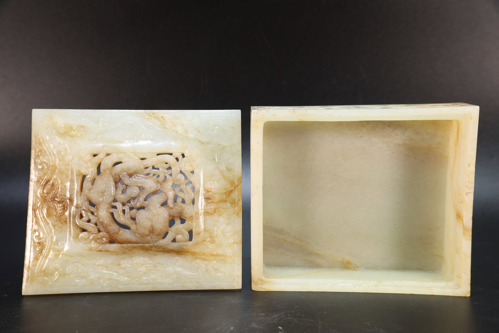 Jade Carved Dragon and Flower Pattern Lid Box: Jade Carved Dragon and Flower Pattern Lid Box (11.5 x 10 x 4cm)