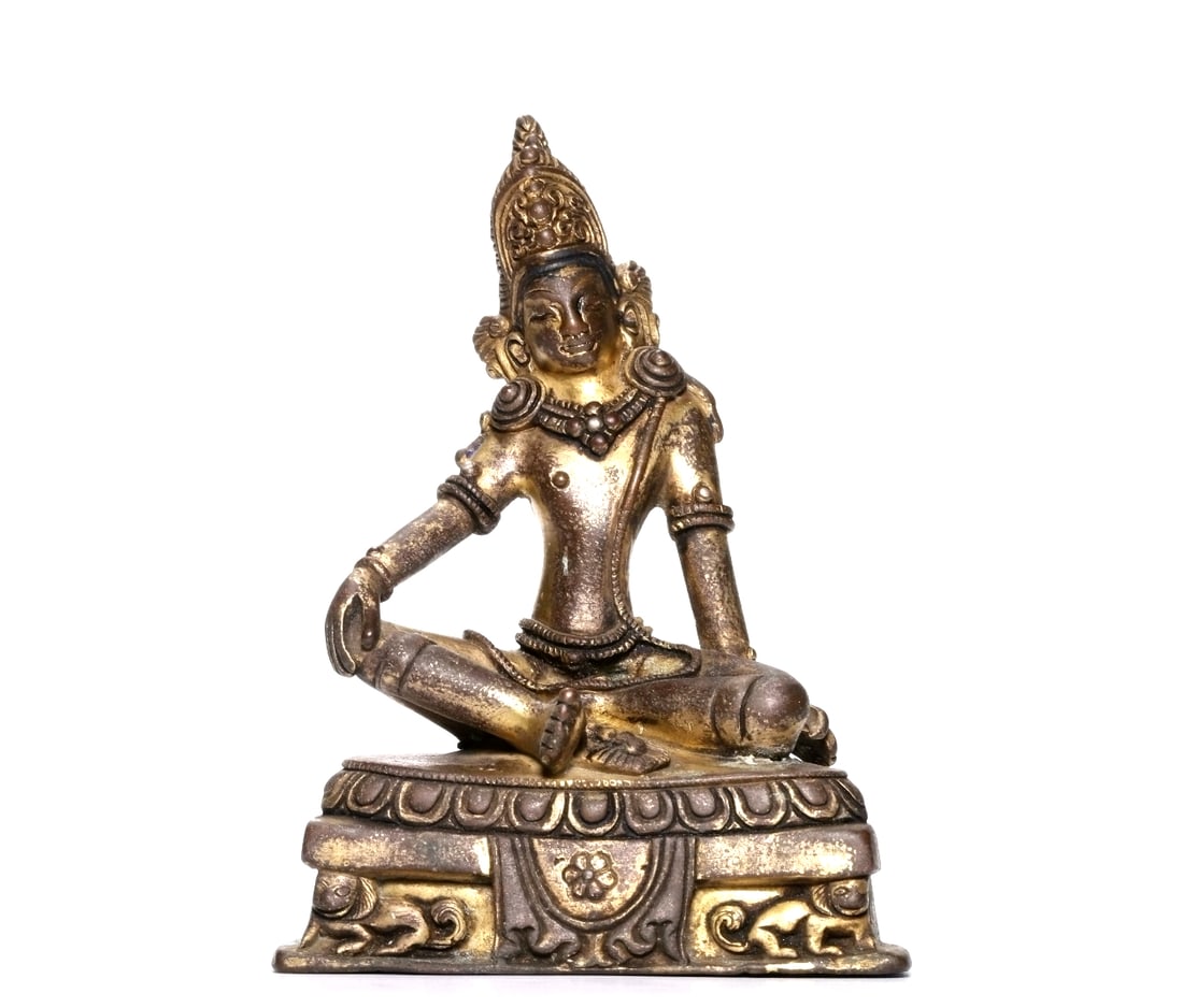 A GILT-BRONZE FIGURE OF AVALOKITESHVARA SEATED IN ROYAL EASE: A GILT-BRONZE FIGURE OF AVALOKITESHVARA SEATED IN ROYAL EASE Height:10.7cm,Length:7.7cm?Width:4.7cm;Weight:314grams