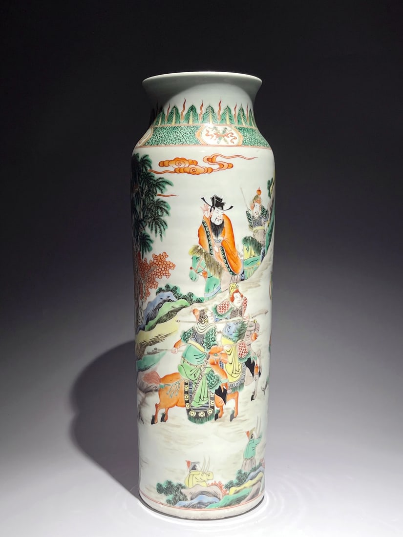 A WUCAI 'FIGURES' SLEEVE VASE: A WUCAI 'FIGURES' SLEEVE VASE Height:47cm,Diam:16cm