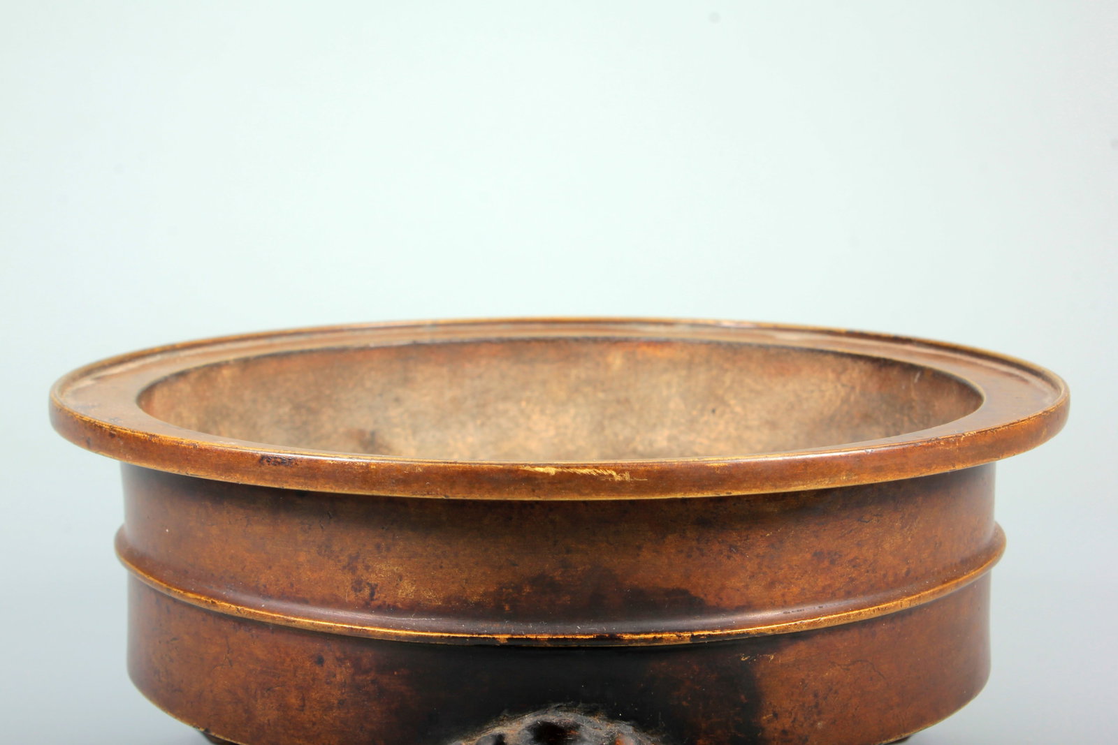 A ELEPHANT-LEGGED BOWSTRING PATTERN COPPER BURNER - 3