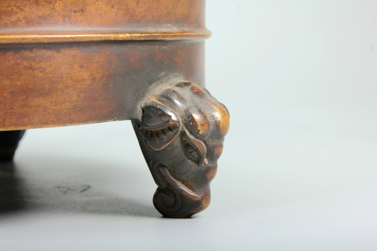 A ELEPHANT-LEGGED BOWSTRING PATTERN COPPER BURNER - 5
