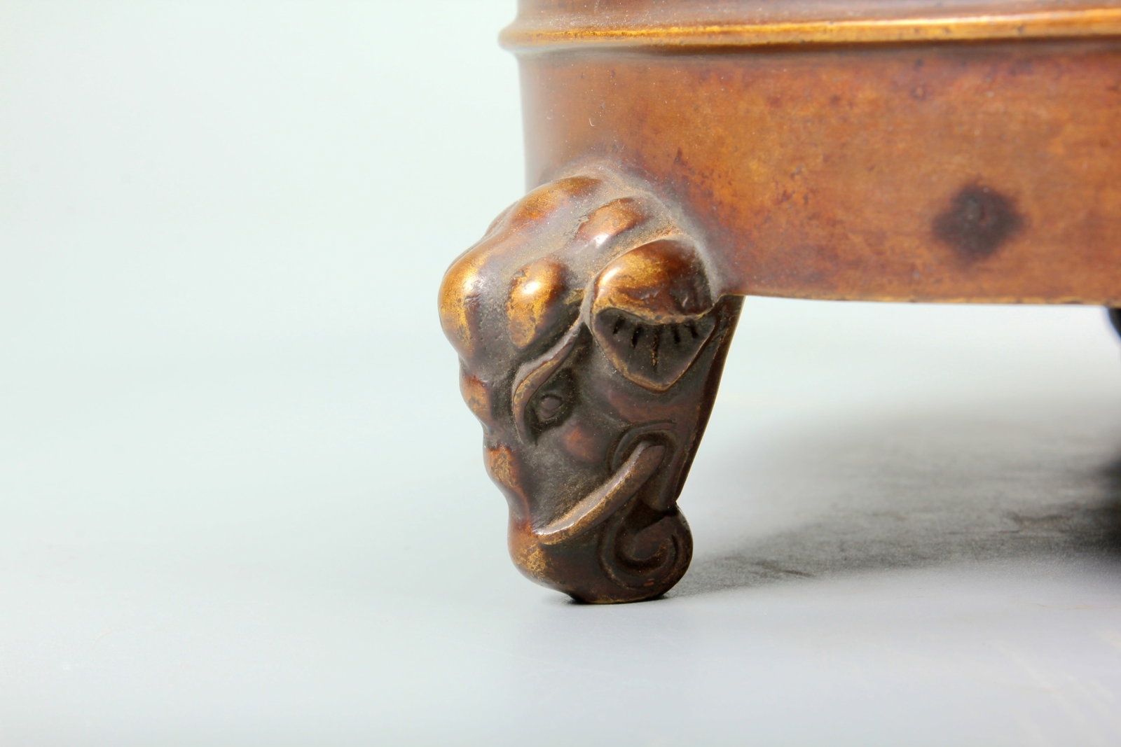 A ELEPHANT-LEGGED BOWSTRING PATTERN COPPER BURNER - 6