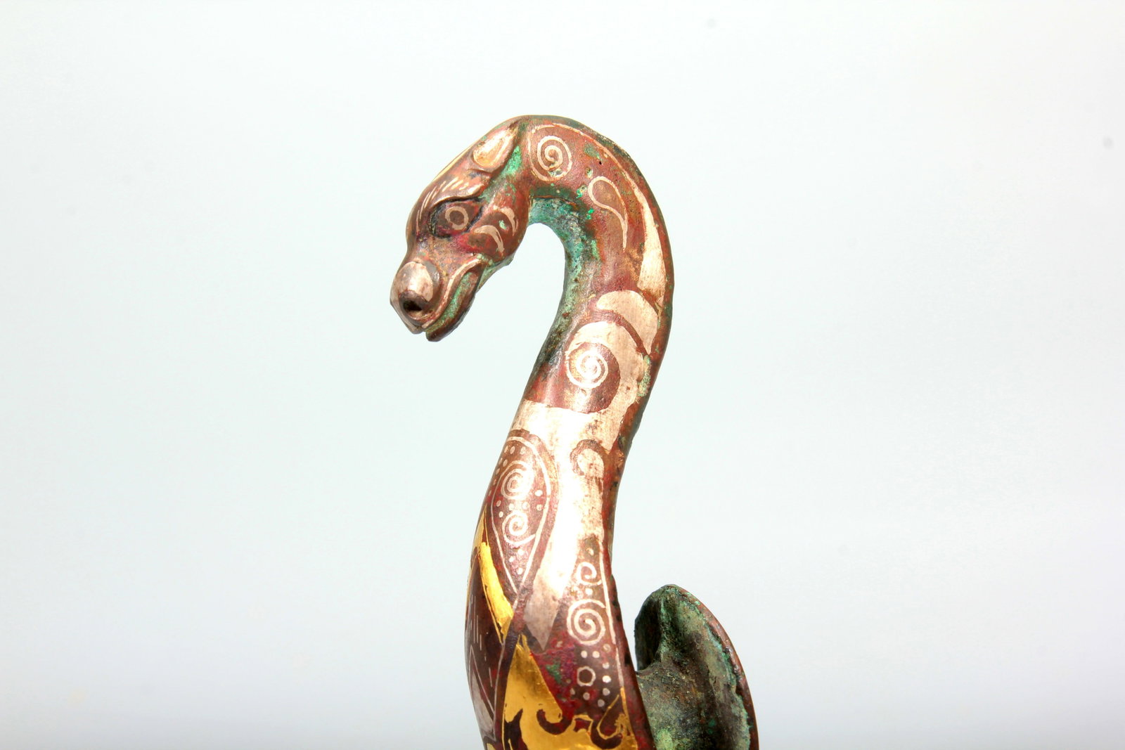 A GOLD-INLAID BRONZE HOOK - 4