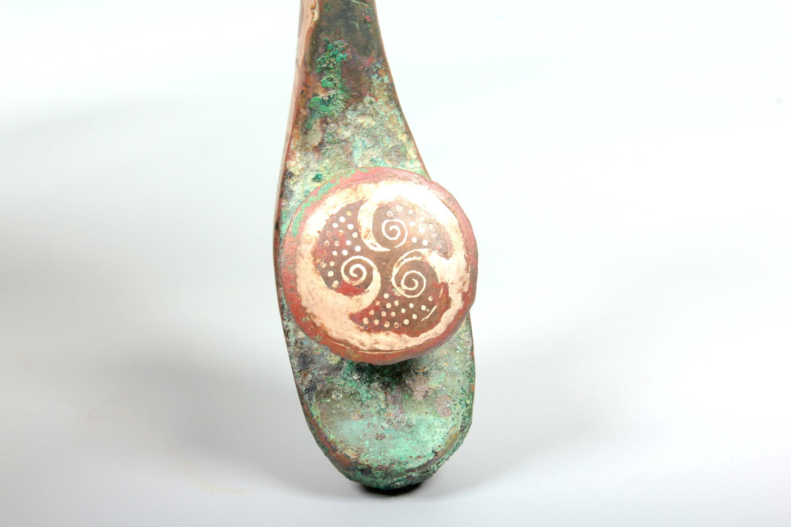 A GOLD-INLAID BRONZE HOOK - 7