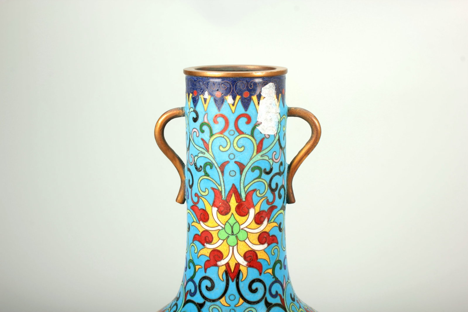 A REVERSE-PAINTED SNUFF BOTTLE WITH CAT DESIGN - 3