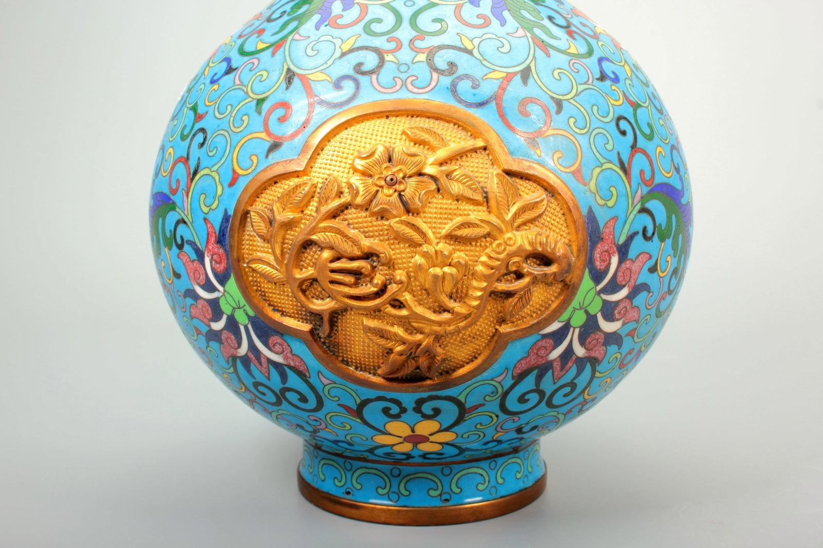 A REVERSE-PAINTED SNUFF BOTTLE WITH CAT DESIGN - 4