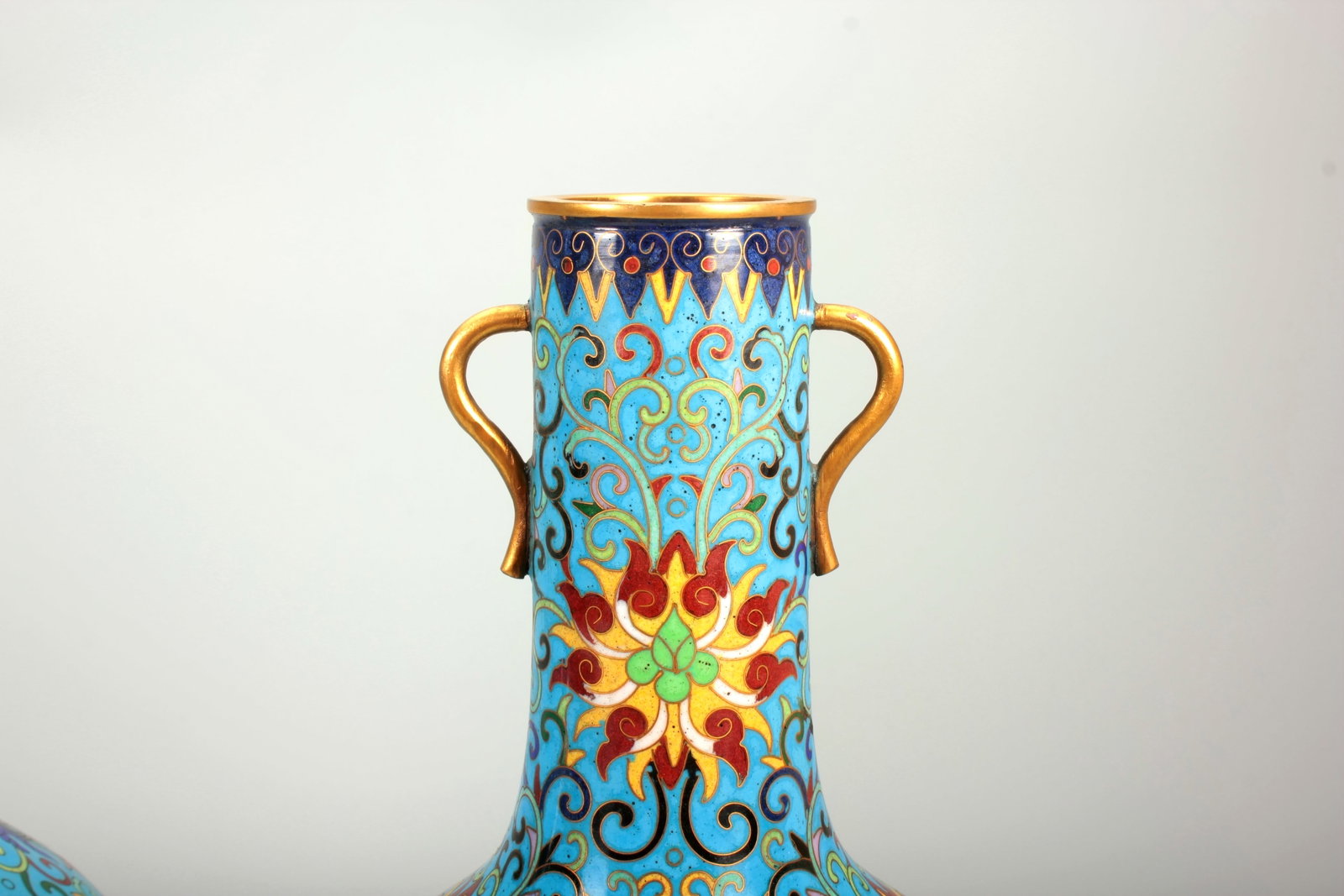 A REVERSE-PAINTED SNUFF BOTTLE WITH CAT DESIGN - 5