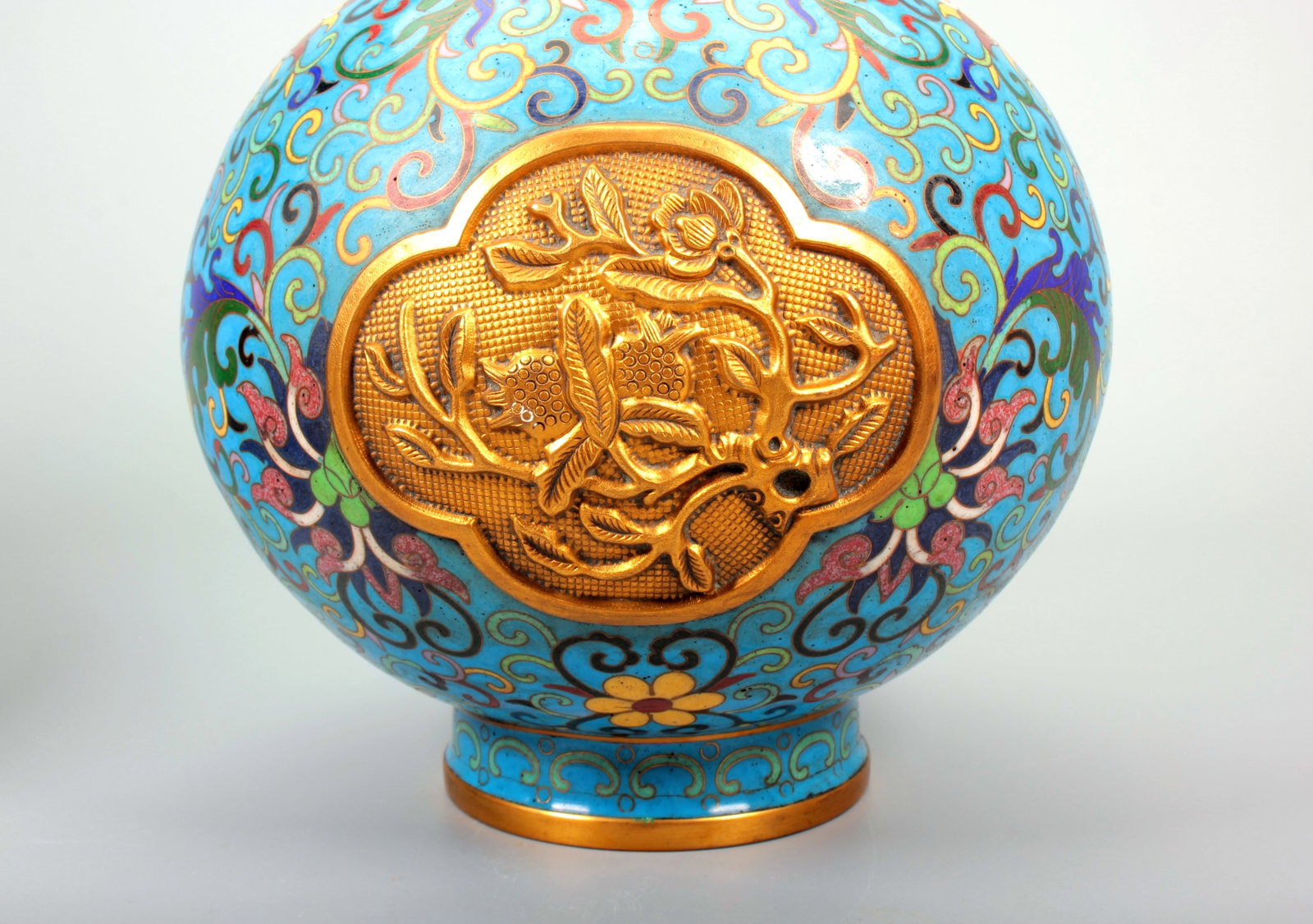A REVERSE-PAINTED SNUFF BOTTLE WITH CAT DESIGN - 6