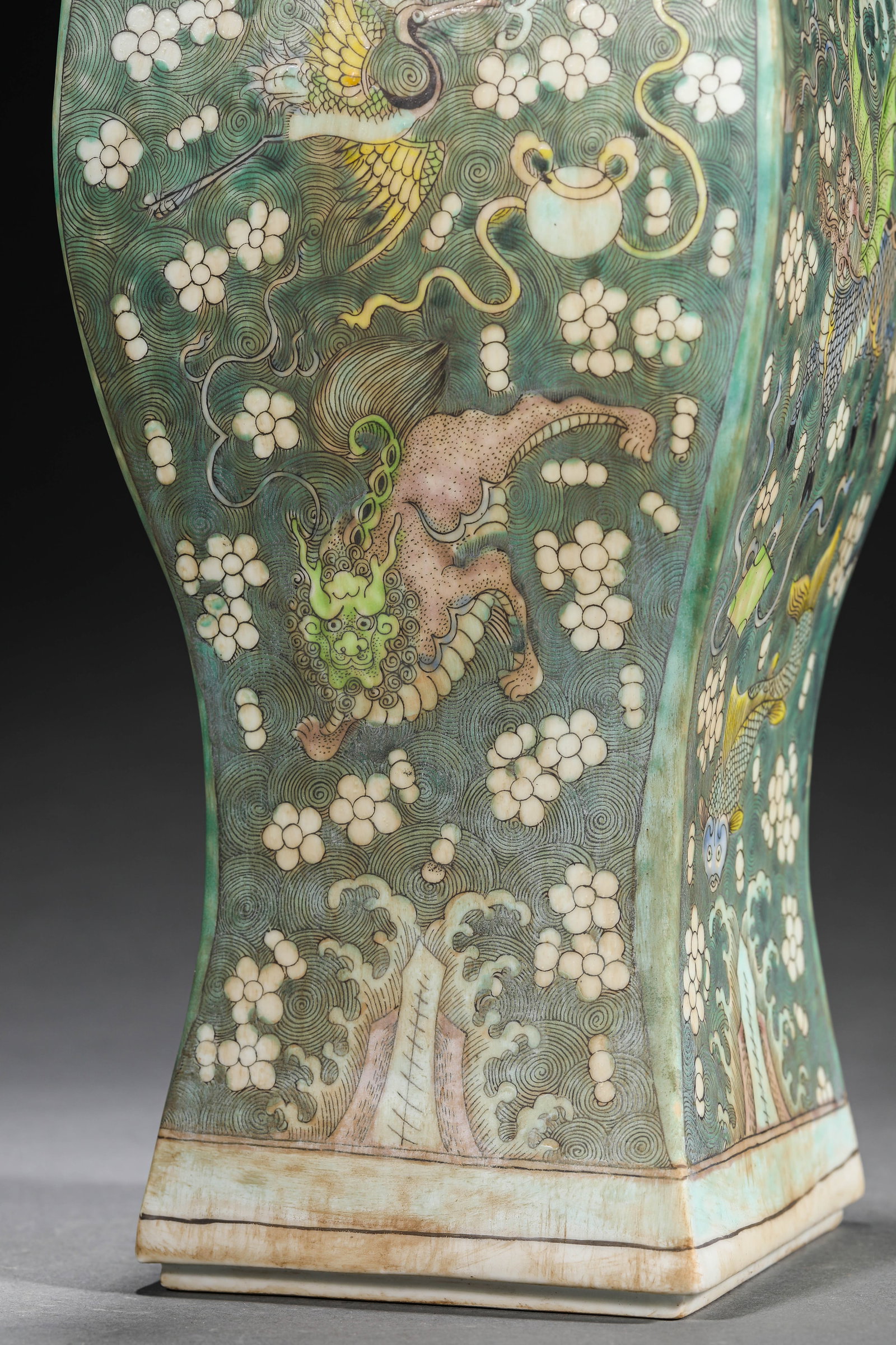 A WUCAI SQUARE VASE - 7