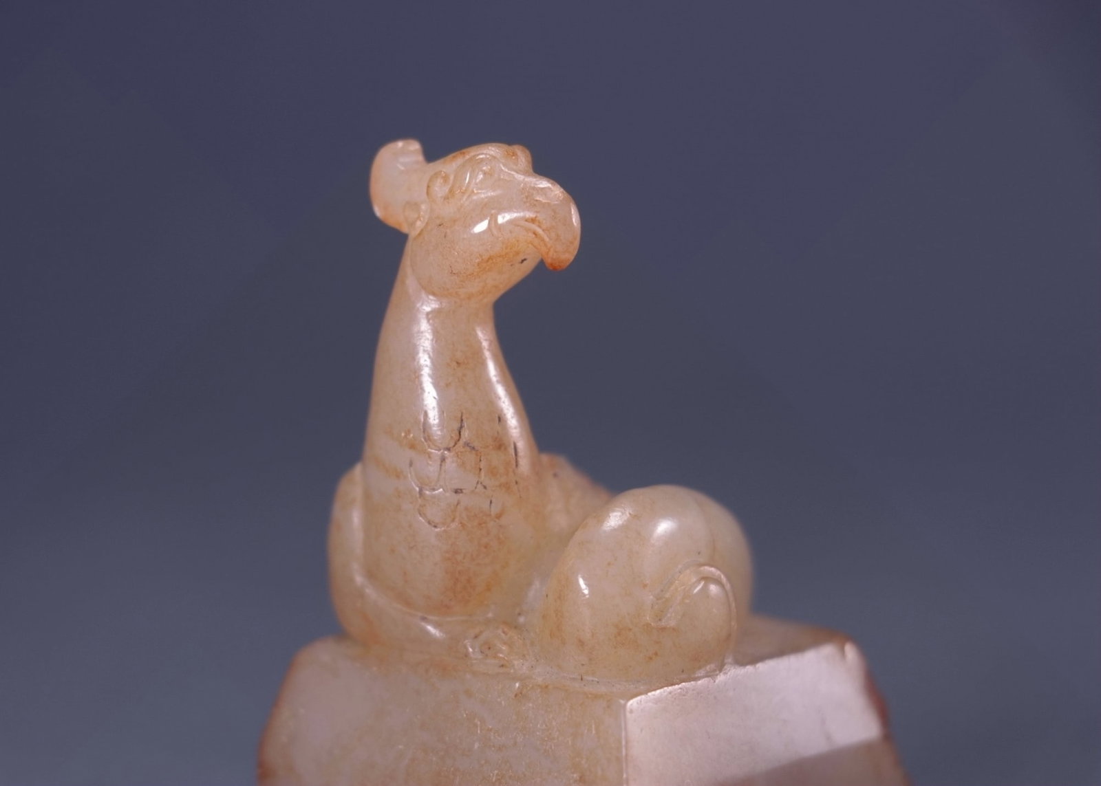 A JADE 'PHOENIX' KNOB SEAL - 2