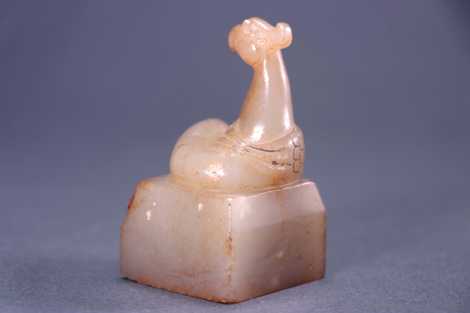 A JADE 'PHOENIX' KNOB SEAL - 7