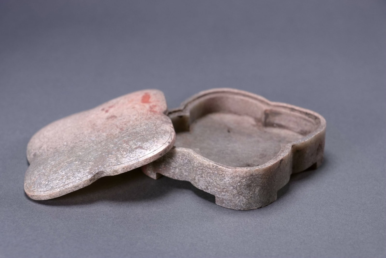 A JADE 'DRAGON' BOX AND COVER - 6