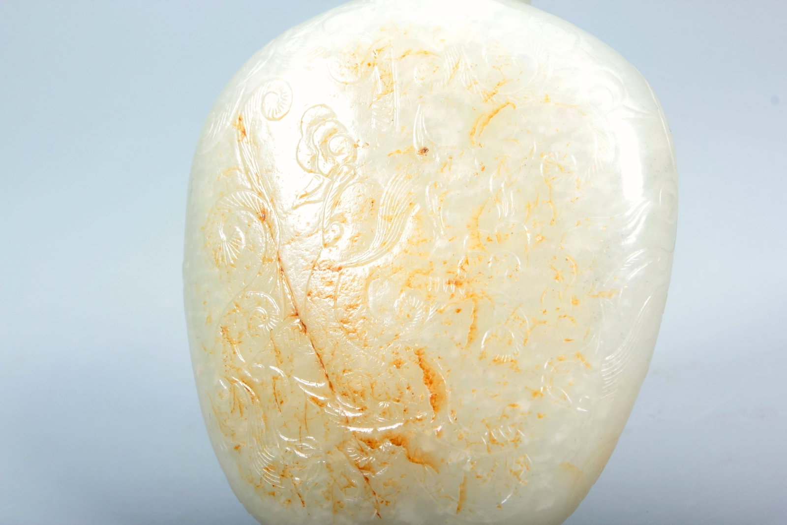 A JADE DRAGON SNUFF BOTTLE - 2