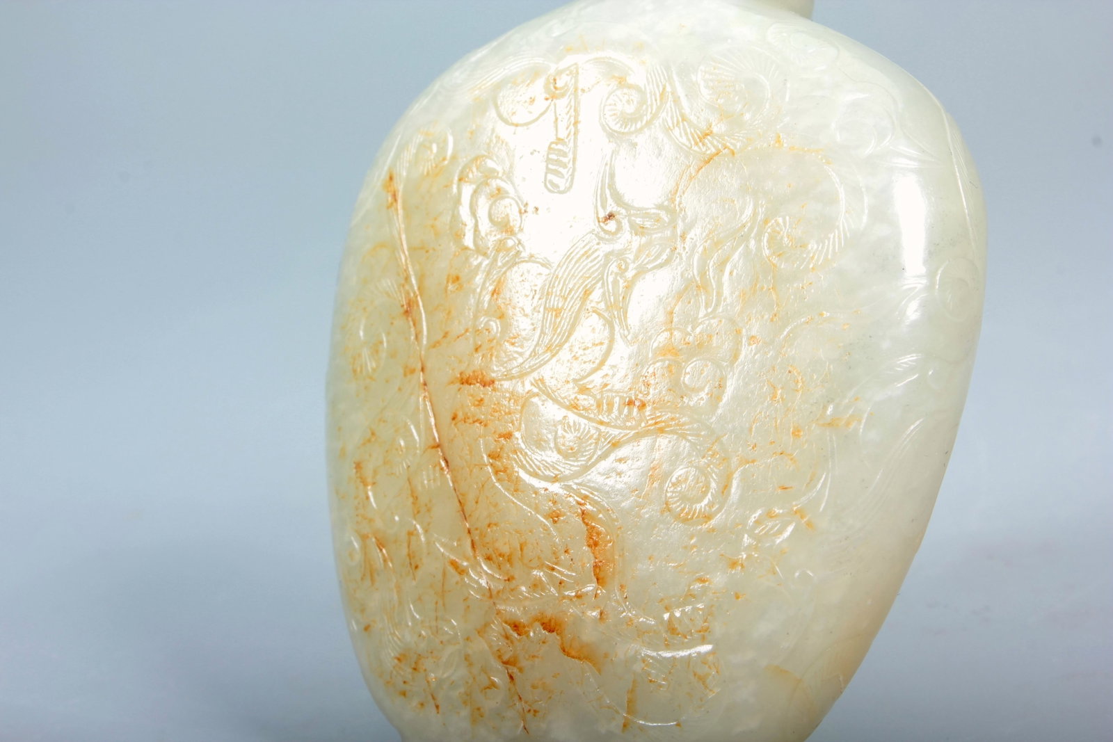 A JADE DRAGON SNUFF BOTTLE - 3