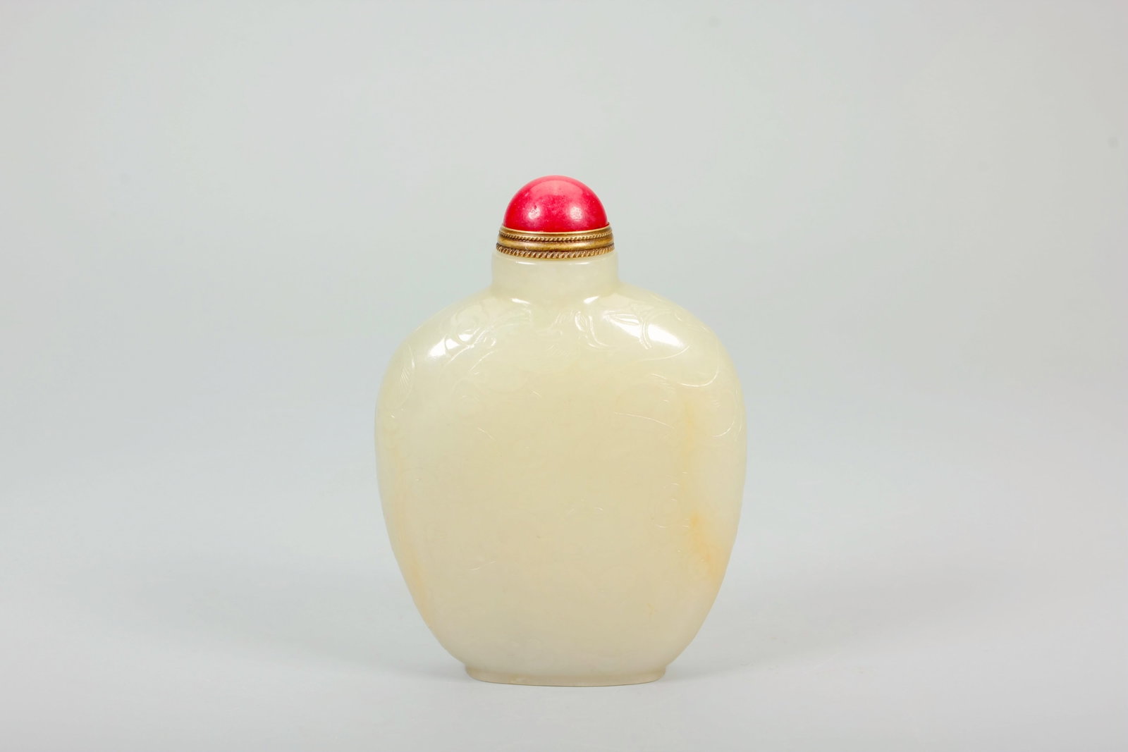 A JADE DRAGON SNUFF BOTTLE - 4