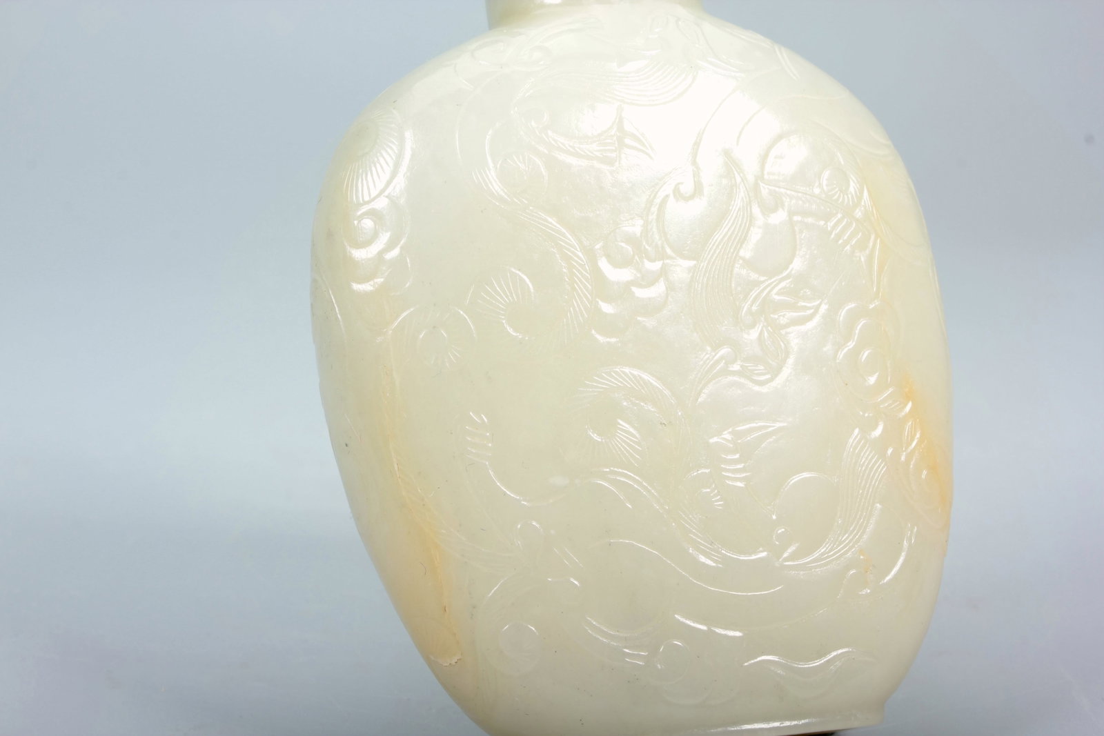 A JADE DRAGON SNUFF BOTTLE - 6