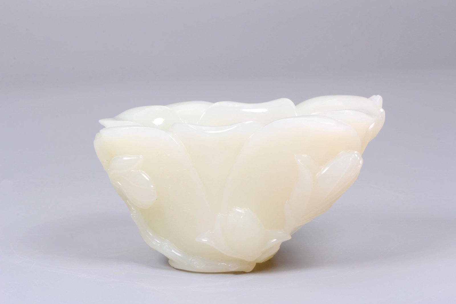 A JADE 'MAGNOLIA' CUP - 4