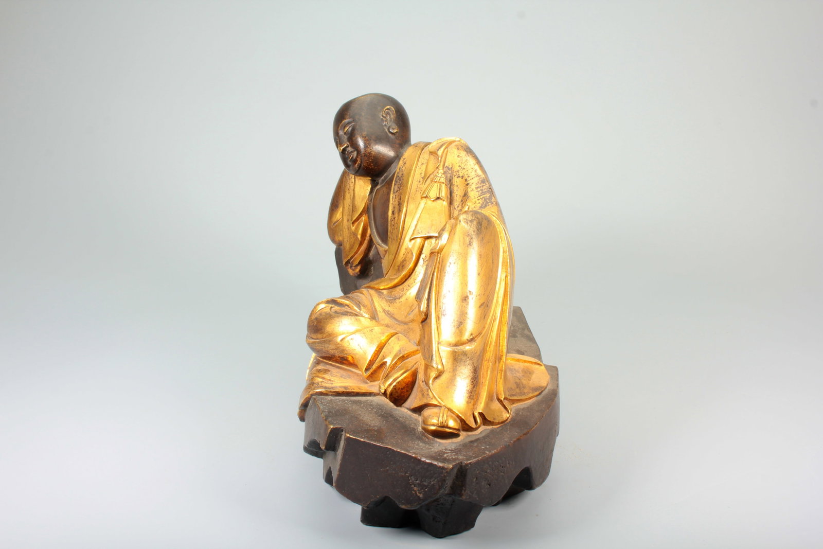 A COPPER GILT SLEEPING DREAMING ARHAT STATUE - 5