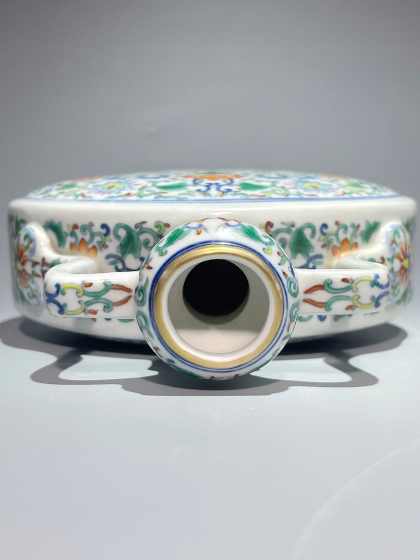 A DOUCAI 'INTERLOCKING FLOWERS' MOONFLASK - 7