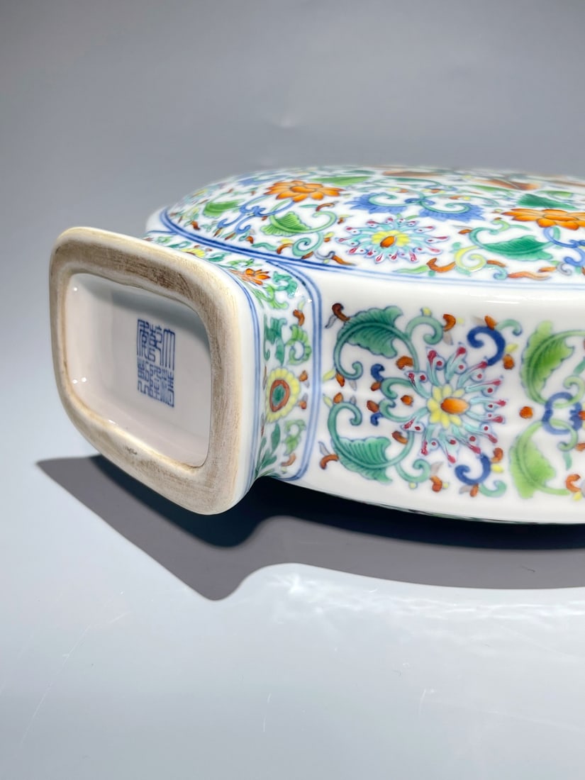 A DOUCAI 'INTERLOCKING FLOWERS' MOONFLASK - 8
