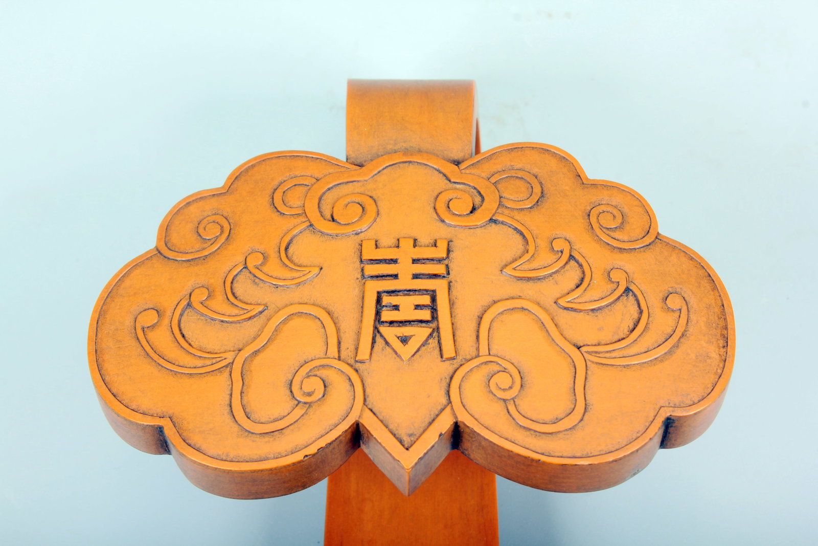 A BAMBOO SHEATH LONGEVITY PATTERN RUYI DISPLAY ITEM - 2