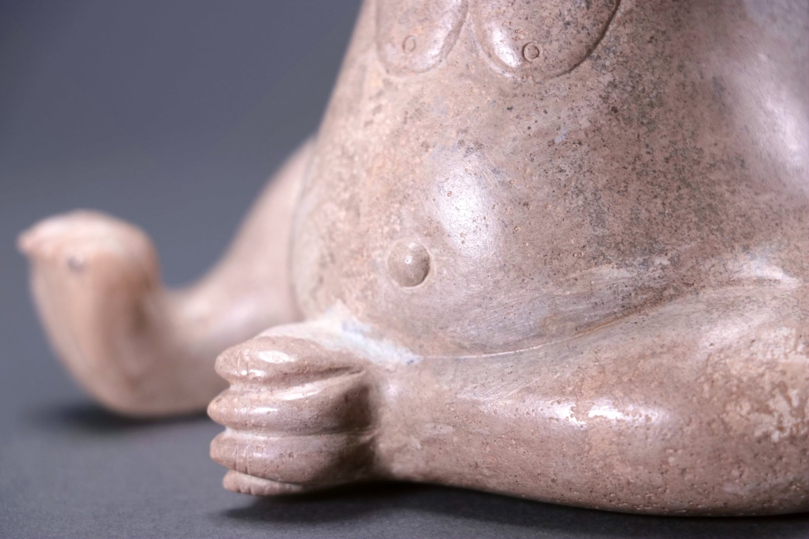 A JADE 'BEAST' CENSER STAND - 3
