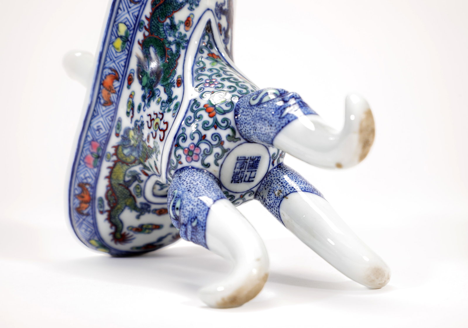 A DOUCAI 'DRAGON' JUE CUP - 7