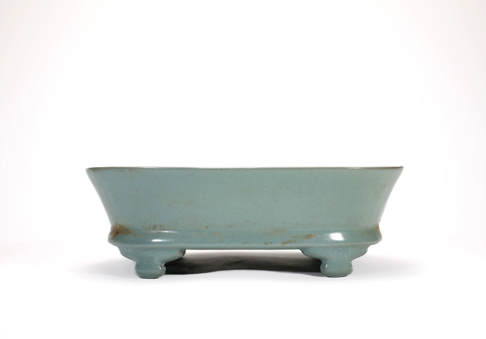 A RU-TYPE NARCISSUS TRAY WITH FENGHUA MARK: A RU-TYPE NARCISSUS TRAY WITH FENGHUA MARK Size:Length:23.7cm,Width:16.3cm,Height:7.8cm