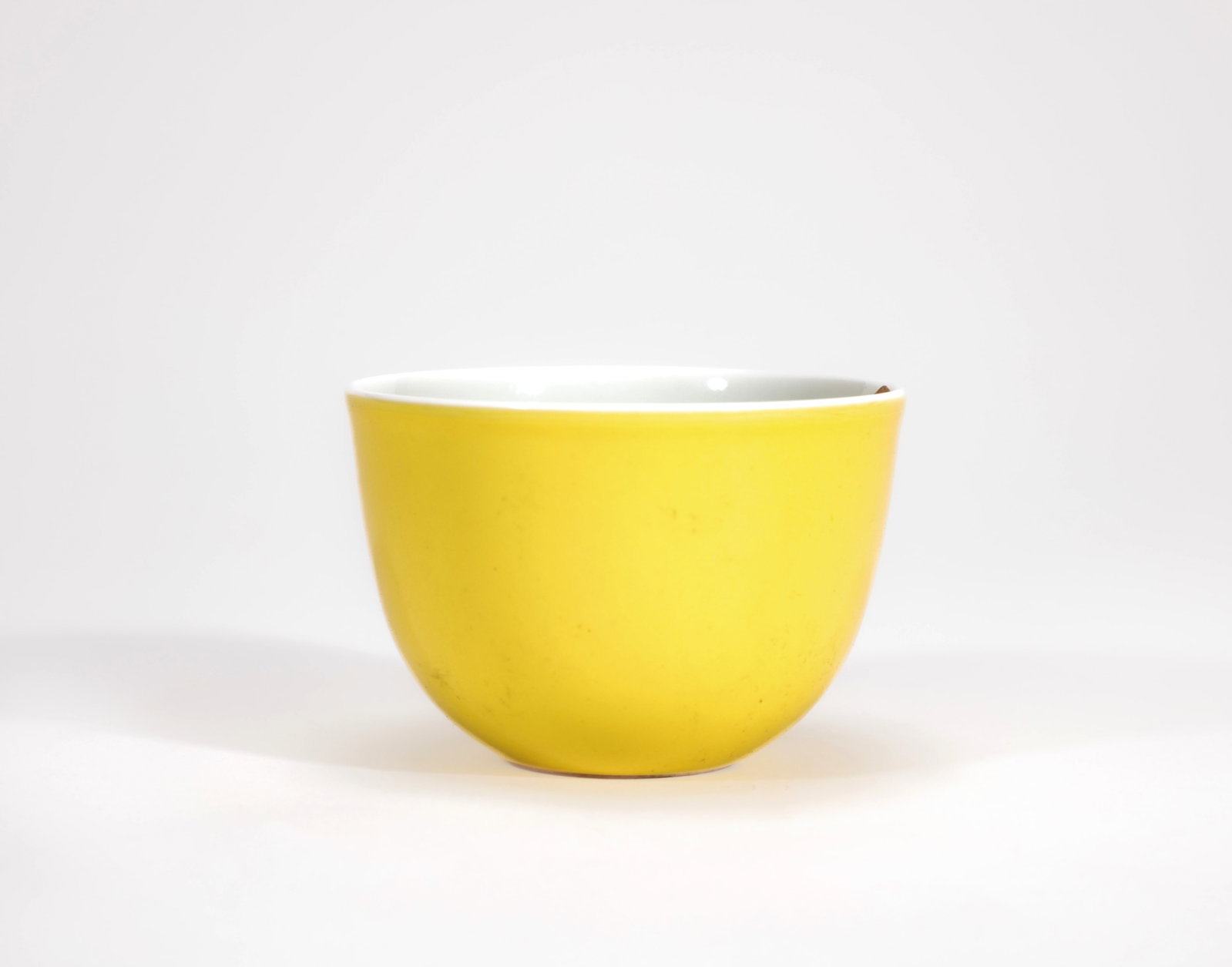 A YELLOW-GLAZED BOWL - 2