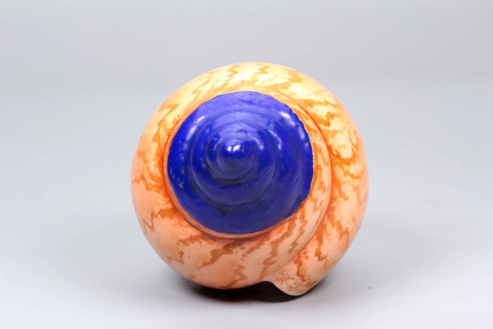 AN IMITATION PORCELAIN CONCH SHELL - 2