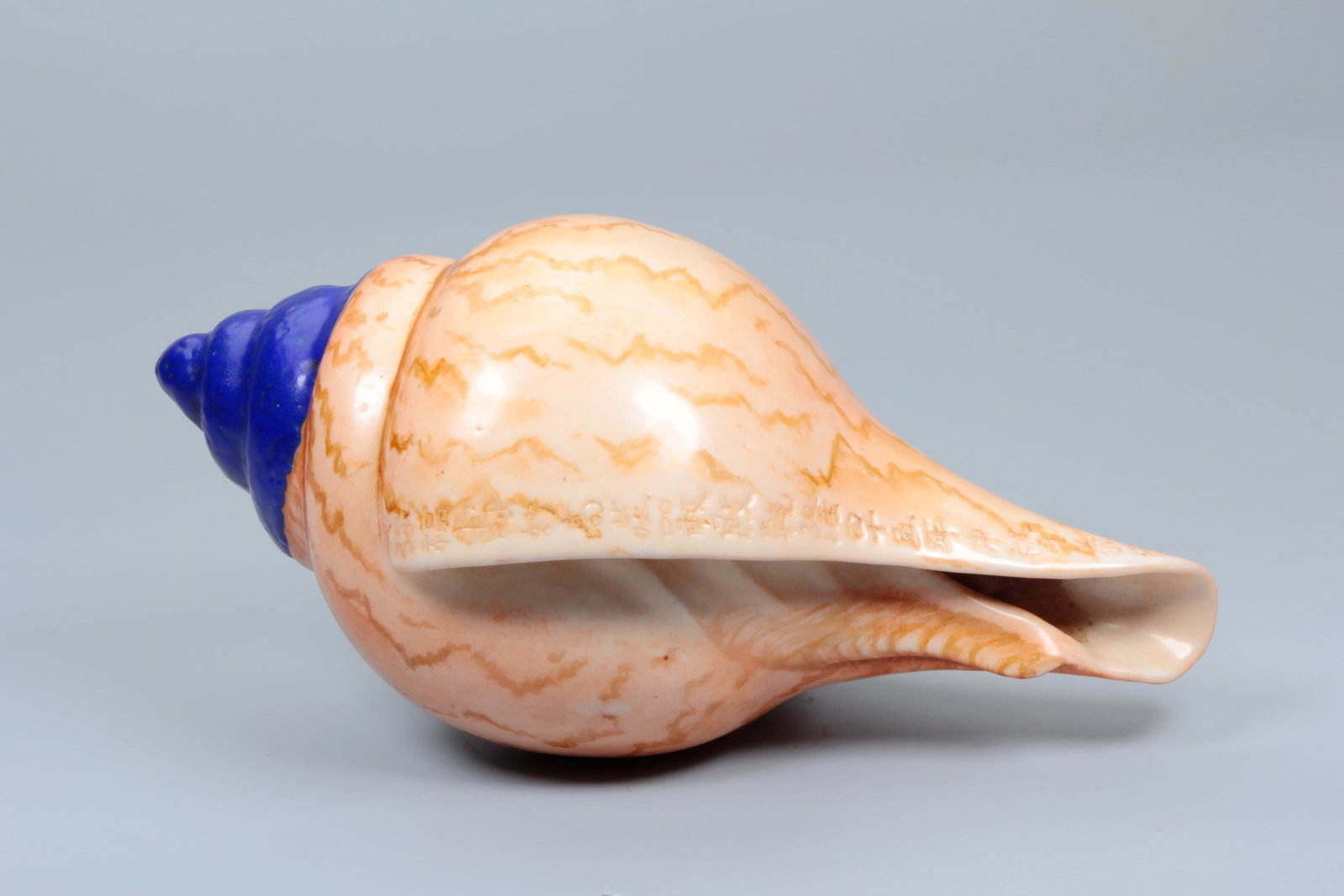 AN IMITATION PORCELAIN CONCH SHELL - 4