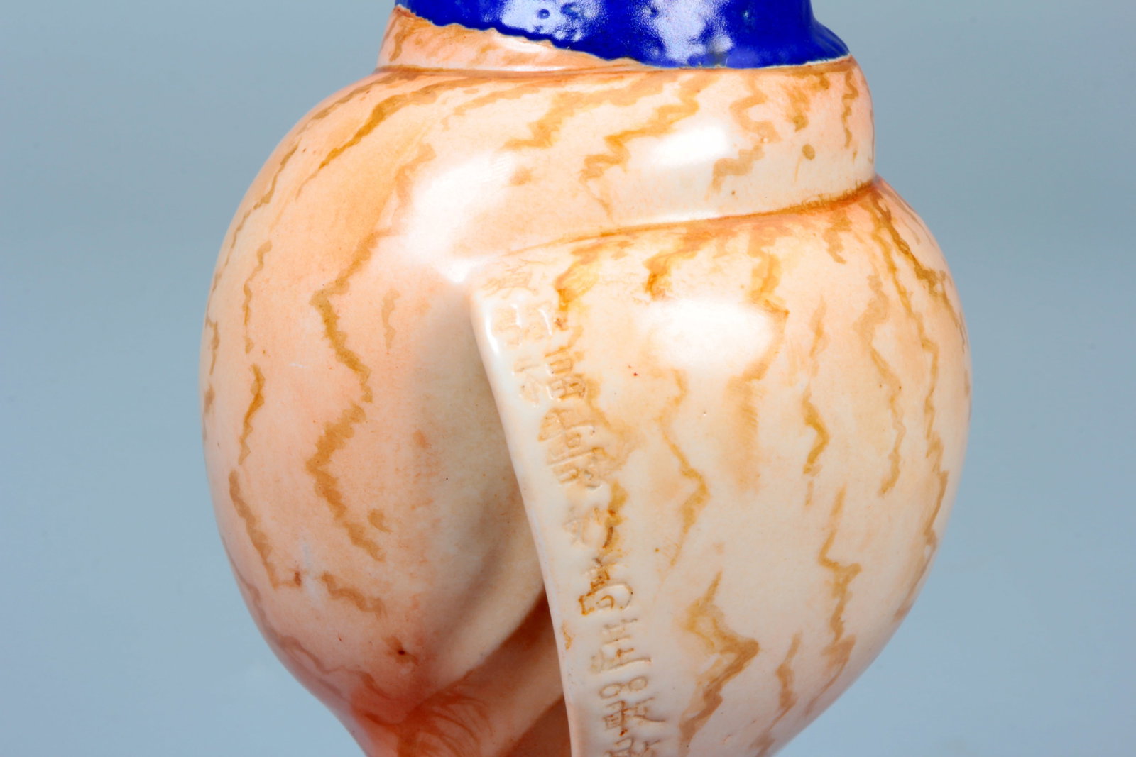 AN IMITATION PORCELAIN CONCH SHELL - 7
