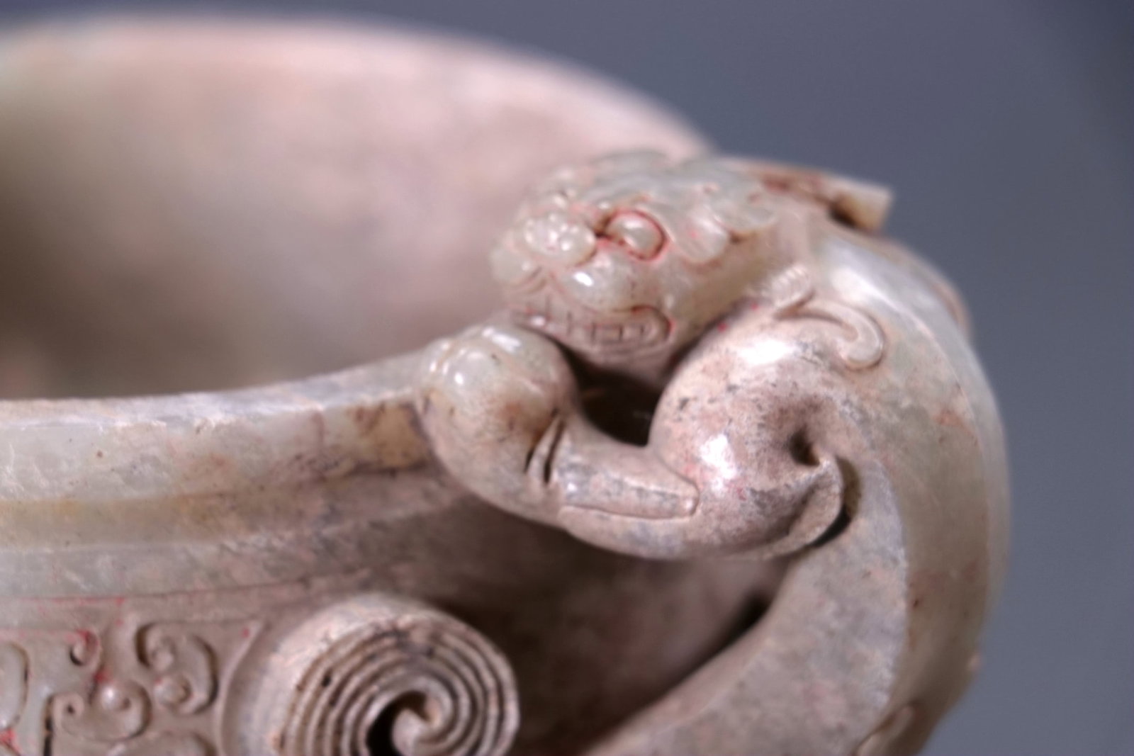 A JADE ARCHAISTIC 'DRAGON' VESSEL - 3