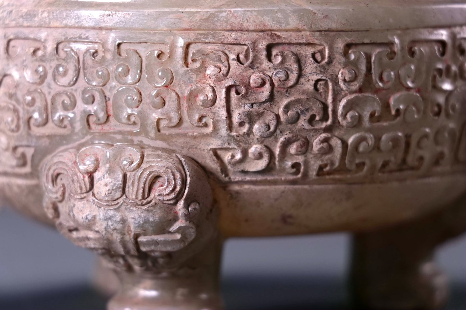 A JADE ARCHAISTIC 'DRAGON' VESSEL - 4