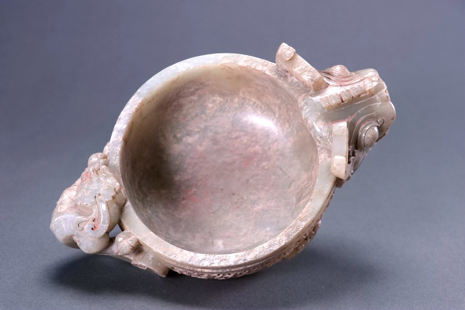 A JADE ARCHAISTIC 'DRAGON' VESSEL - 7