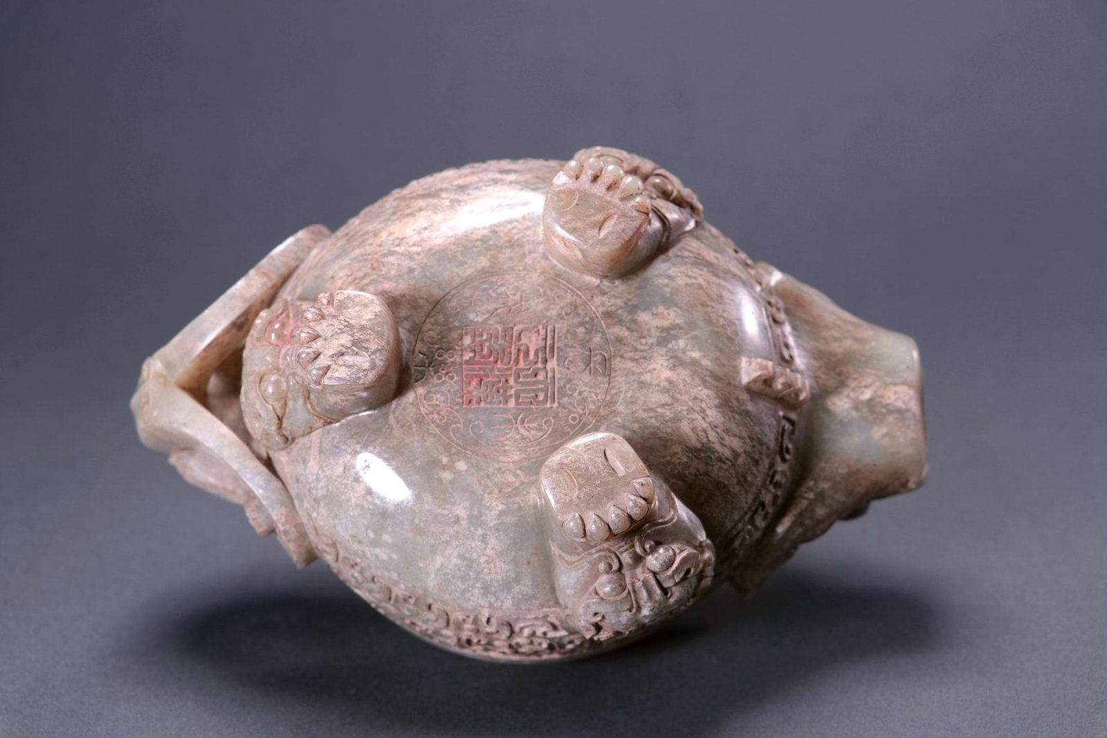 A JADE ARCHAISTIC 'DRAGON' VESSEL - 8