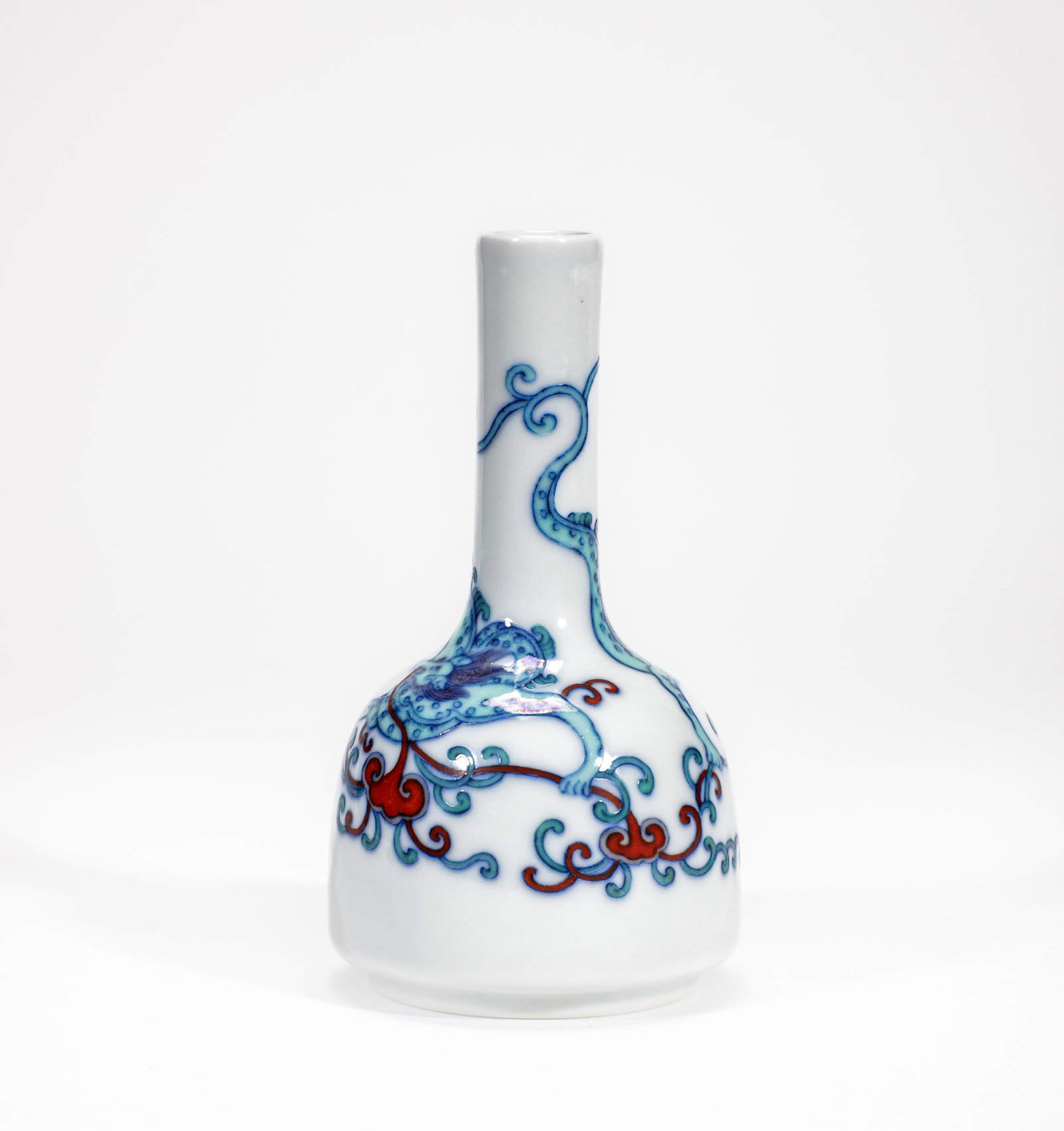 A DOUCAI 'CHI DRAGON' BELL-FORM VASE - 2