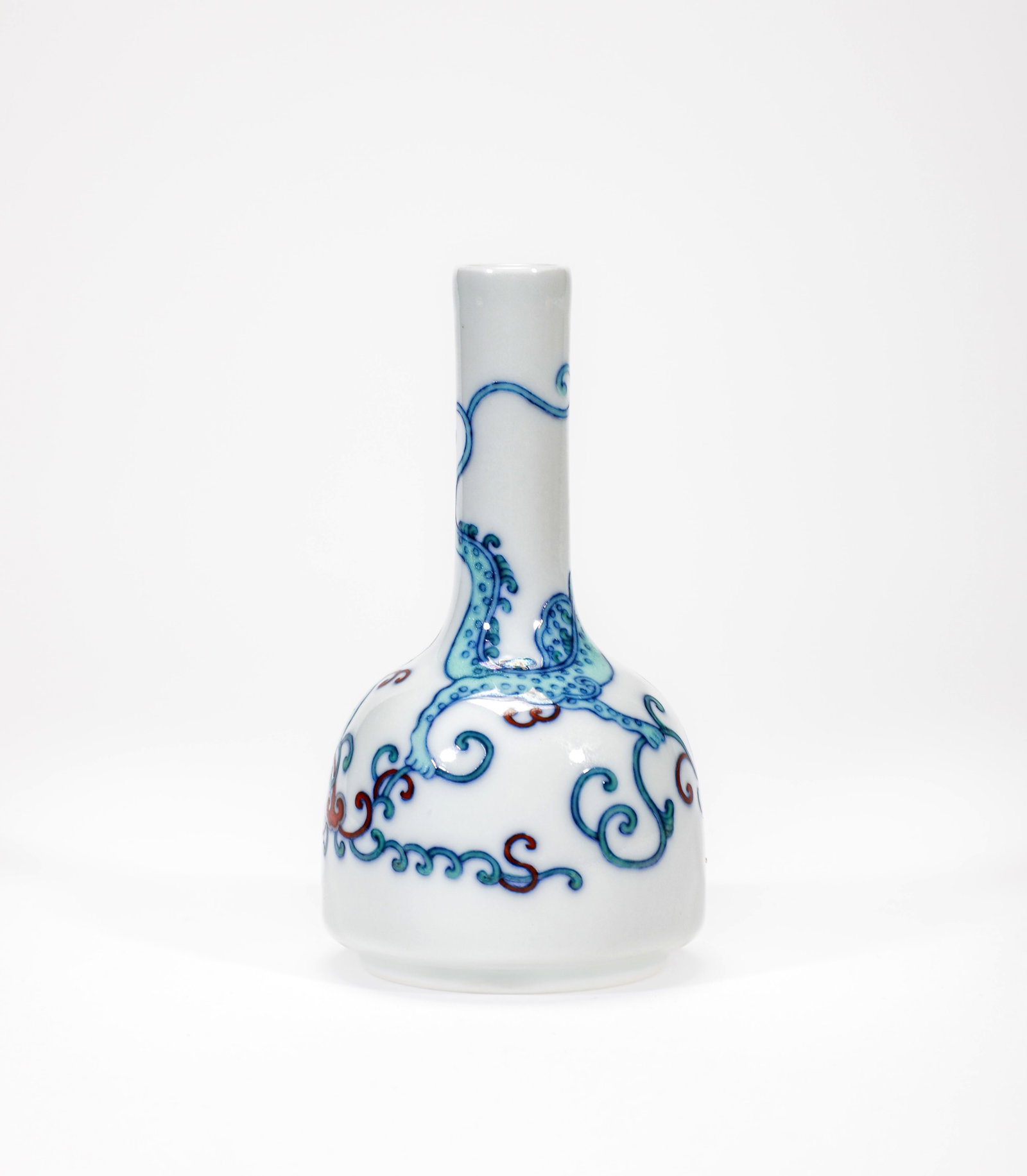 A DOUCAI 'CHI DRAGON' BELL-FORM VASE - 4