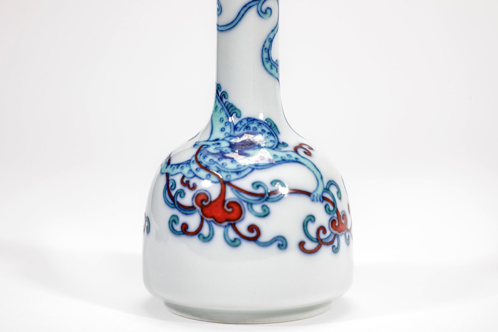 A DOUCAI 'CHI DRAGON' BELL-FORM VASE - 5