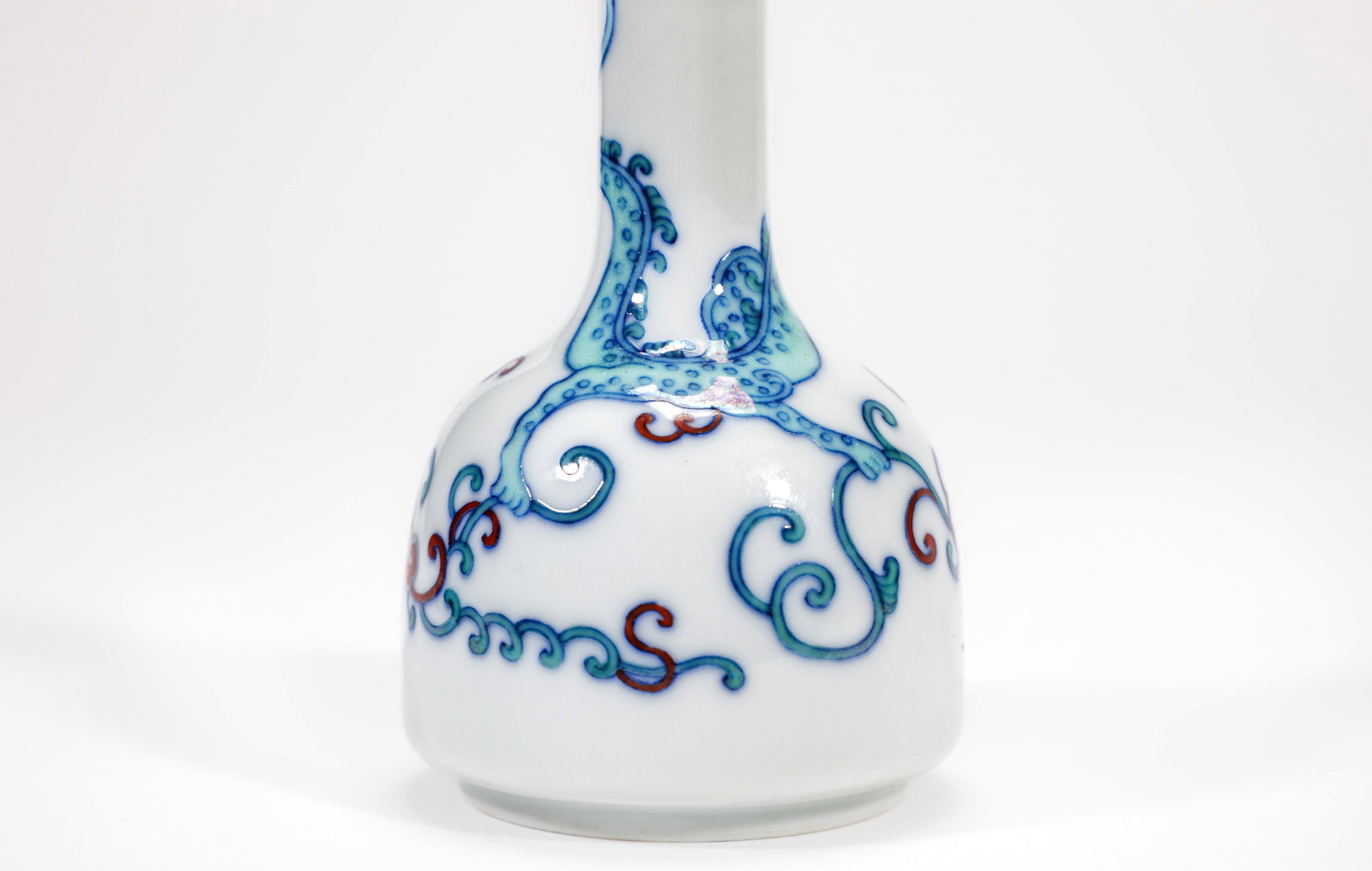 A DOUCAI 'CHI DRAGON' BELL-FORM VASE - 6