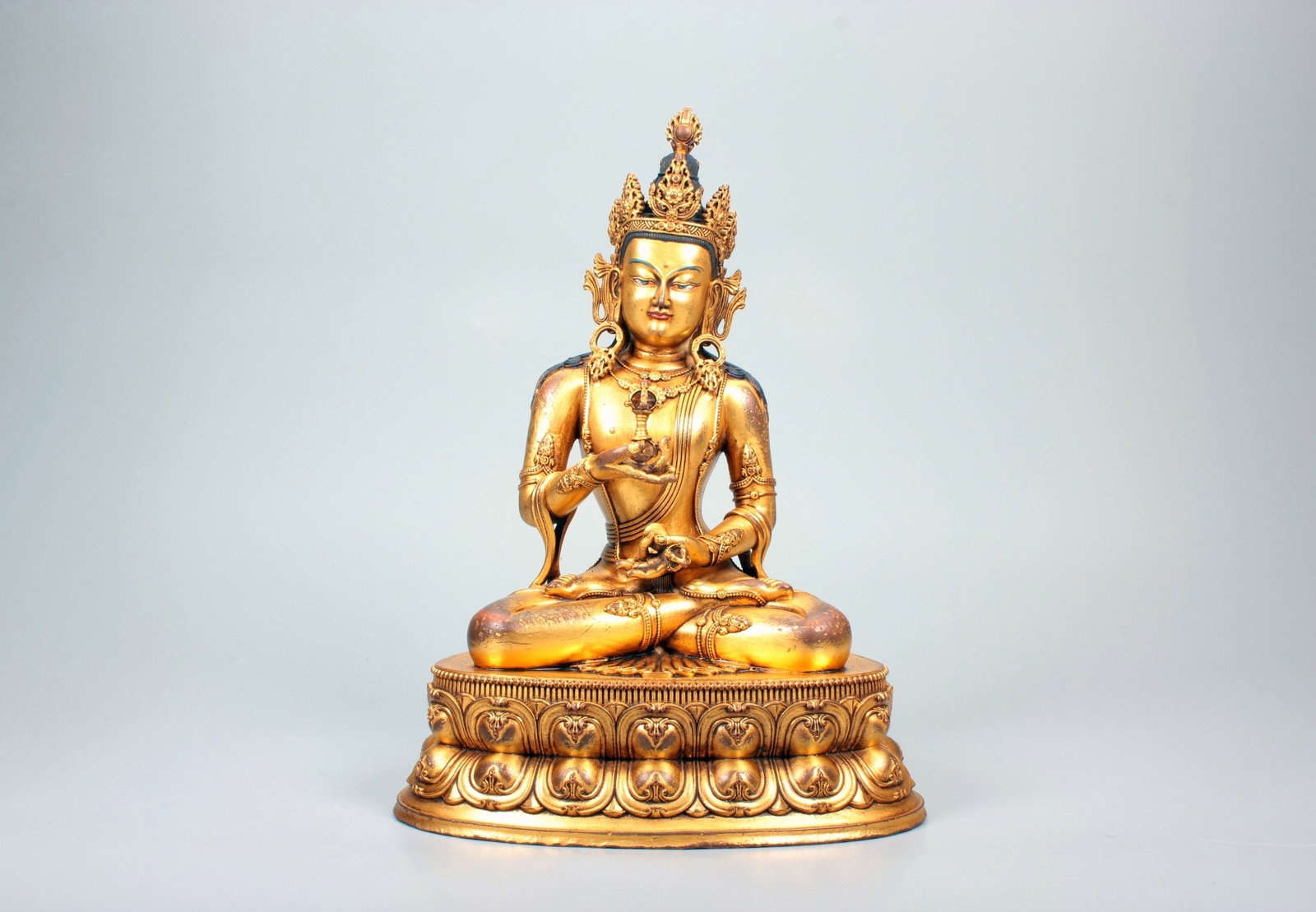 A GILT-BRONZE VAJRASATTVA STATUE