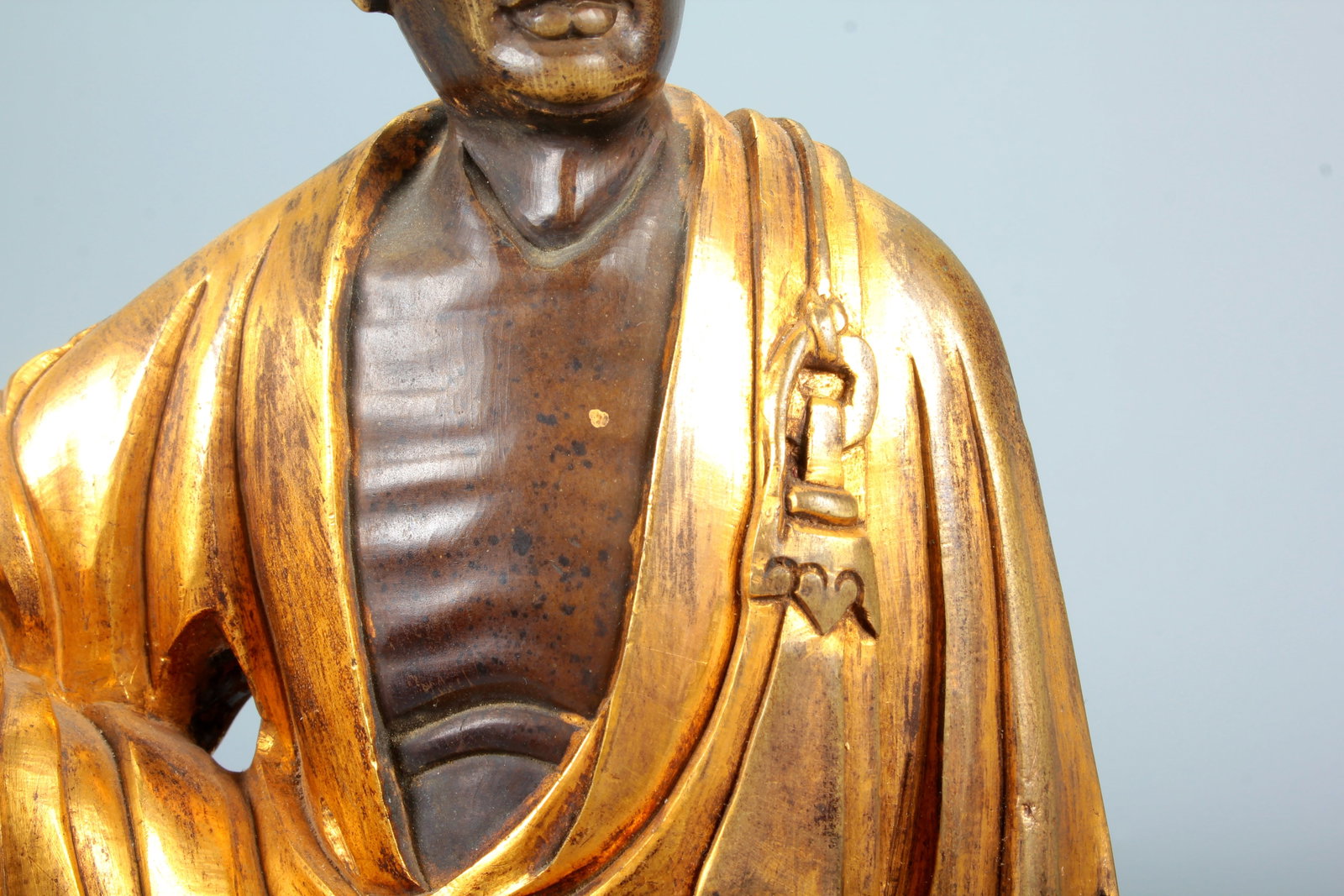 A COPPER GILT MEDITATING ARHAT STATUE - 3