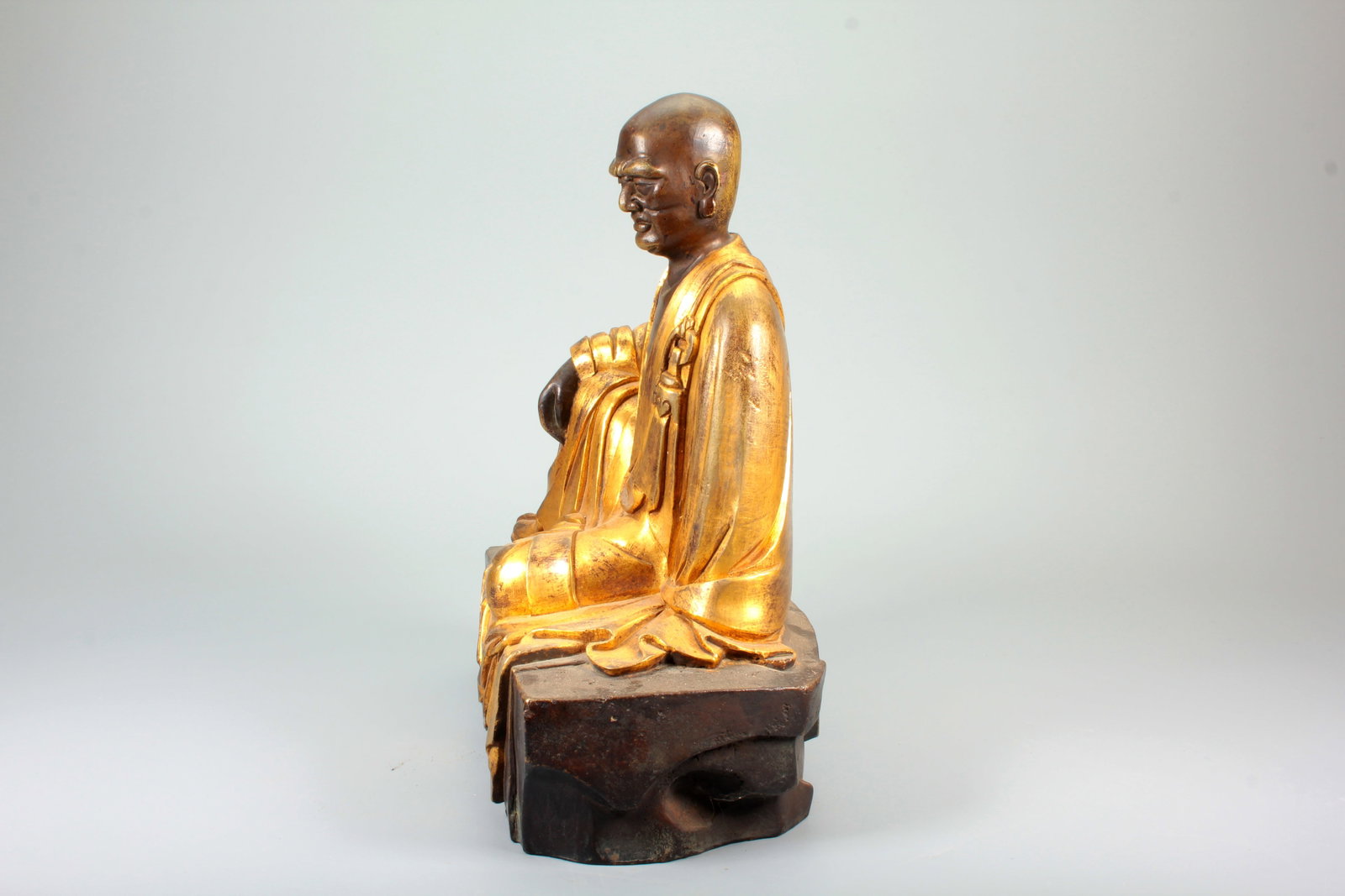 A COPPER GILT MEDITATING ARHAT STATUE - 6