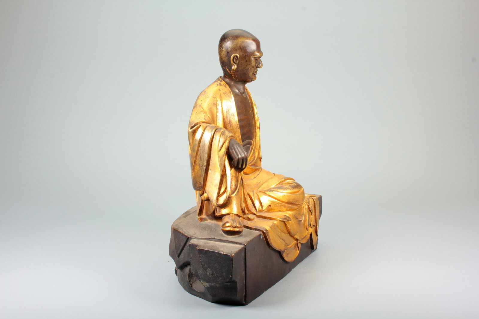 A COPPER GILT MEDITATING ARHAT STATUE - 8