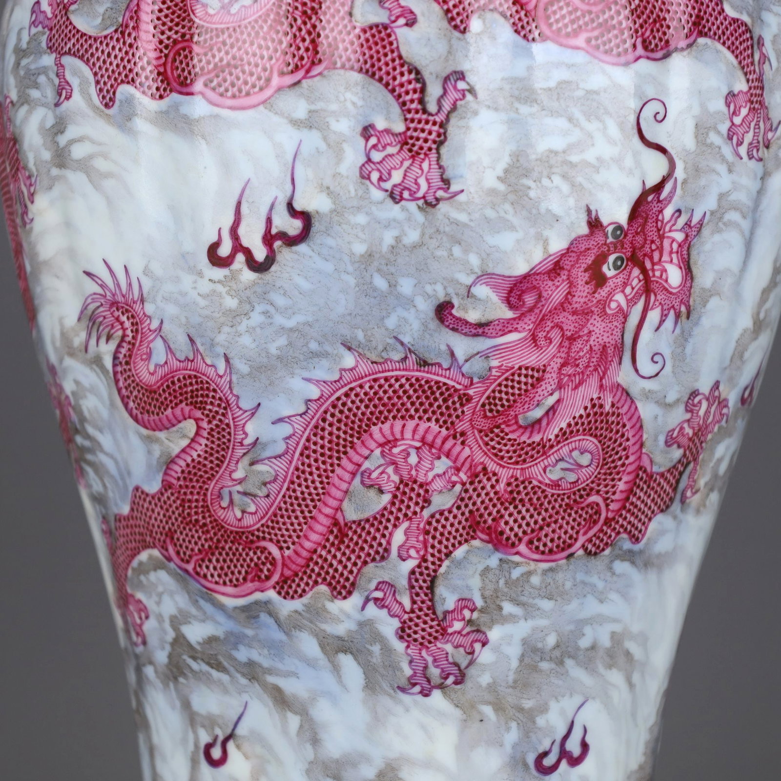 A FAMILLE ROSE RUBY-RED 'FIVE DRAGONS' PRUNUS VASE - 7