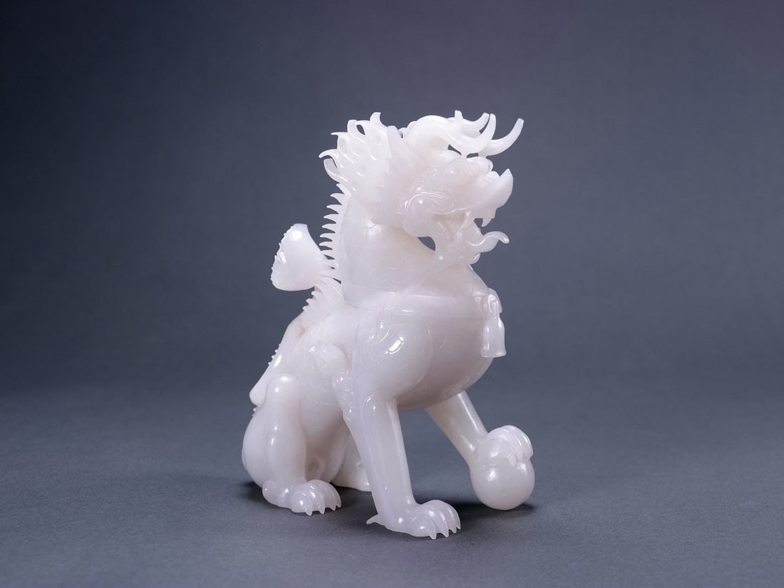 A JADE 'BEAST' CARVING: A JADE 'BEAST' CARVING Length:10.5cm,Width:6cm,Height:13.5cm
