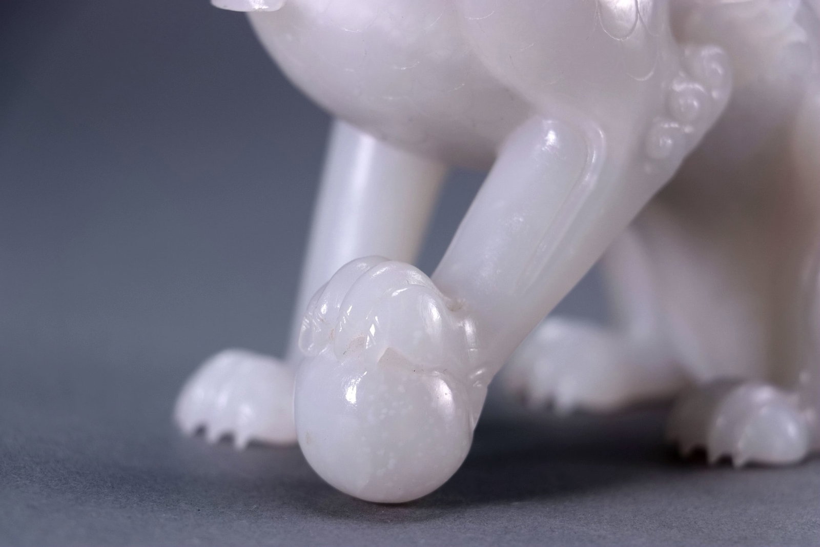 A JADE 'BEAST' CARVING - 4